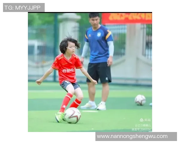 小孩看足球的乐趣与成长体验探索在绿茵场上的欢笑与梦想